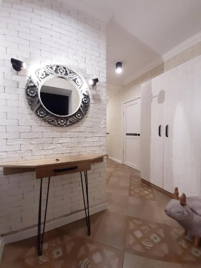 2 Bdr Apartment Near Gorky Park, Center Kharkiv Exterior photo
