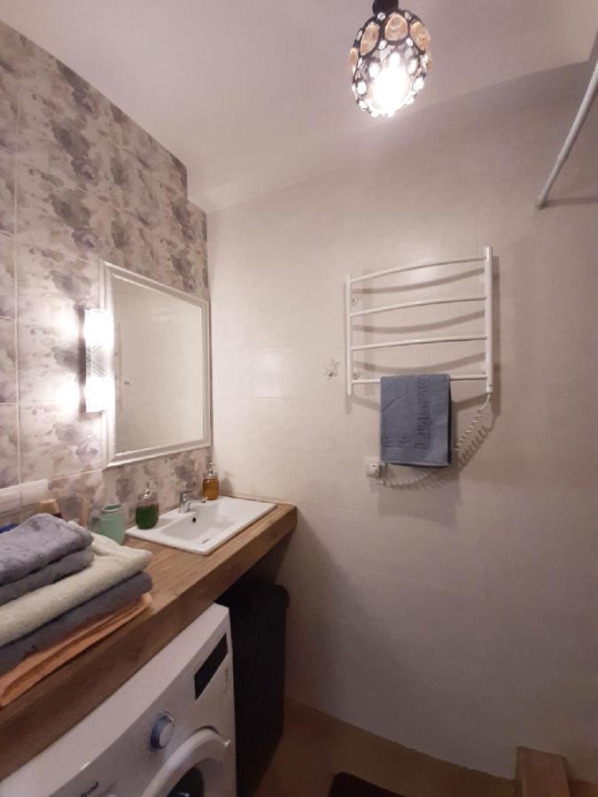2 Bdr Apartment Near Gorky Park, Center Kharkiv Exterior photo