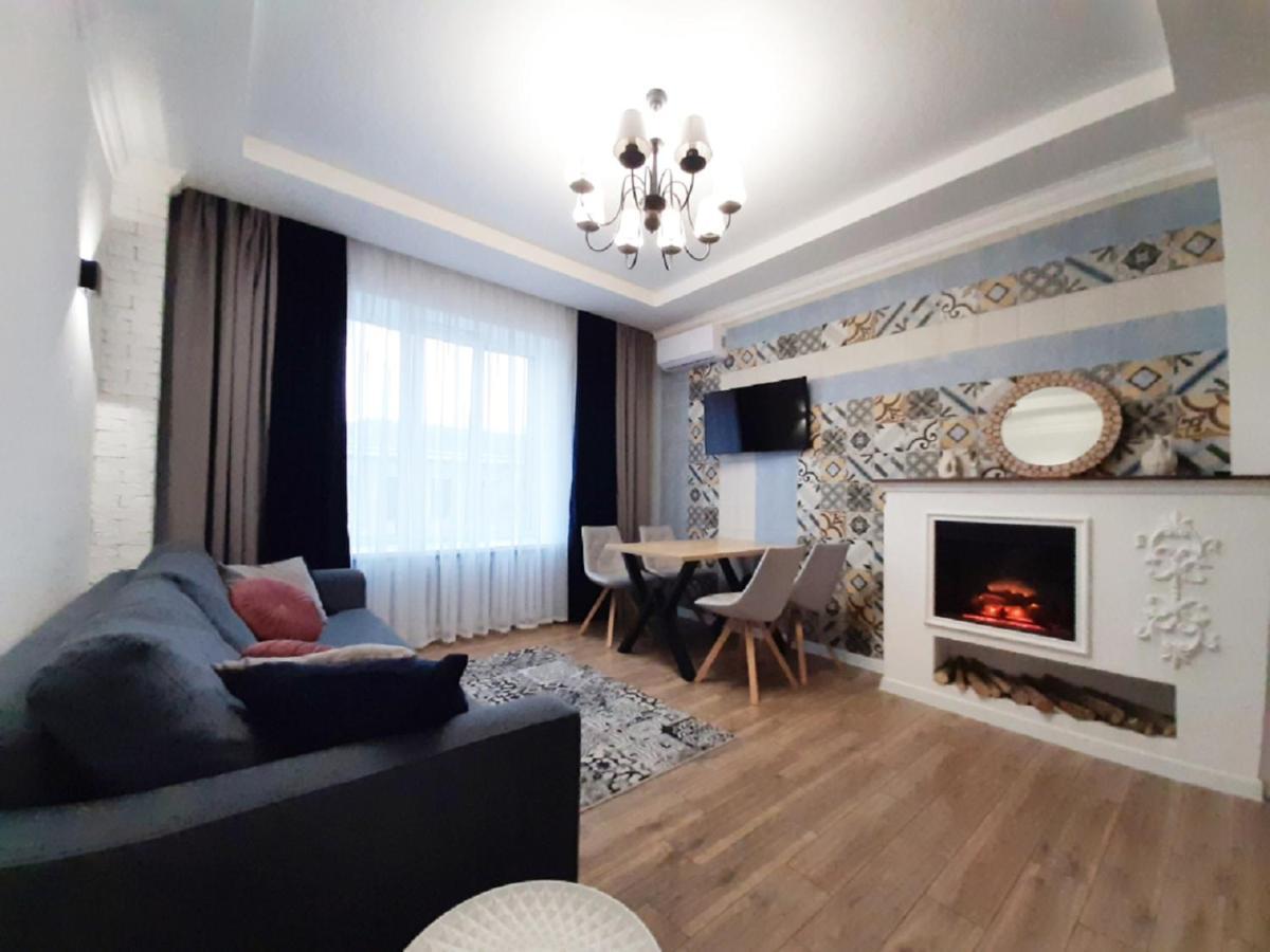 2 Bdr Apartment Near Gorky Park, Center Kharkiv Exterior photo