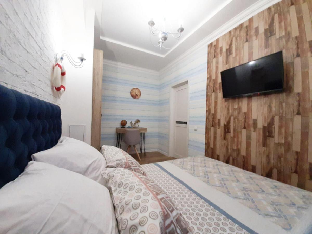 2 Bdr Apartment Near Gorky Park, Center Kharkiv Exterior photo