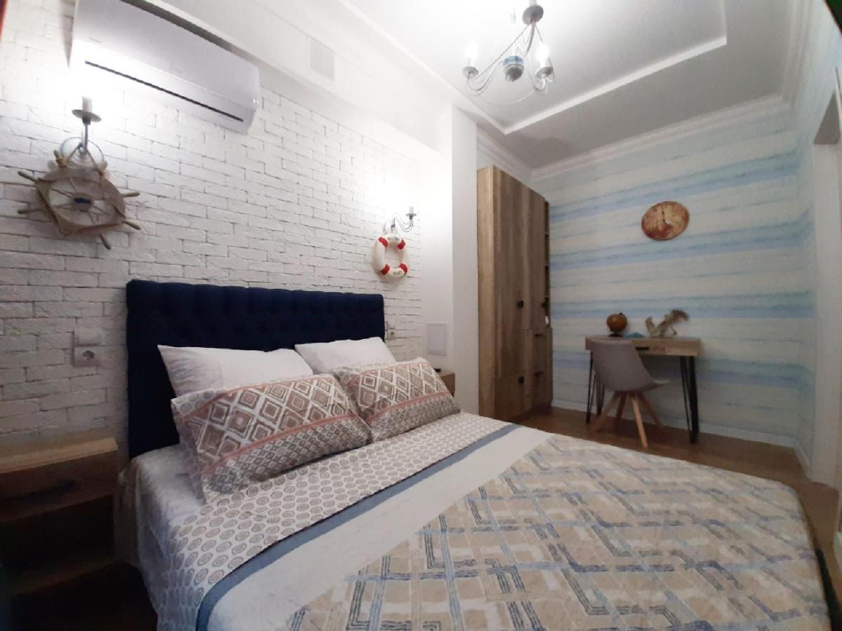 2 Bdr Apartment Near Gorky Park, Center Kharkiv Exterior photo