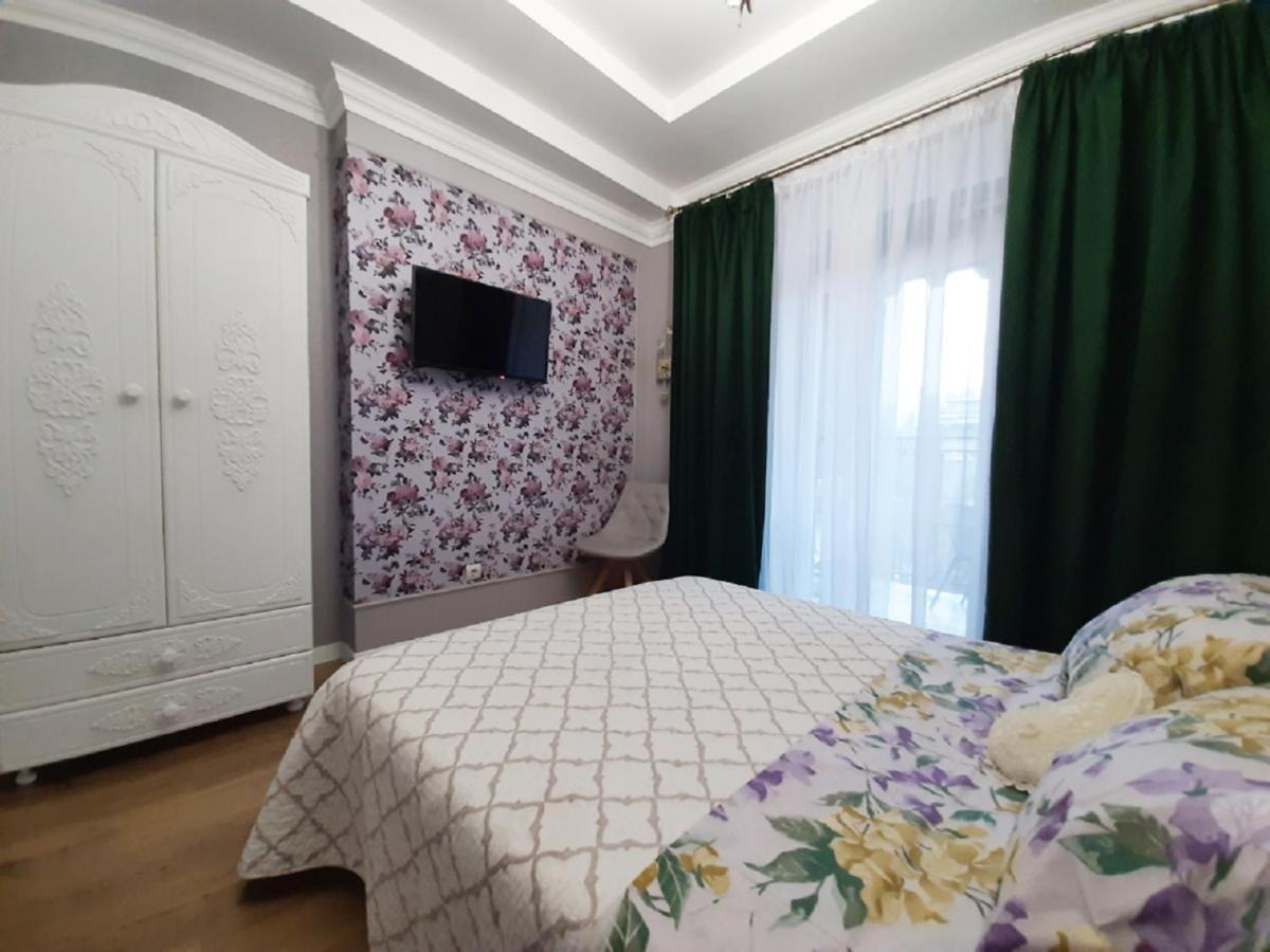 2 Bdr Apartment Near Gorky Park, Center Kharkiv Exterior photo