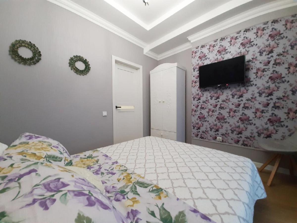 2 Bdr Apartment Near Gorky Park, Center Kharkiv Exterior photo