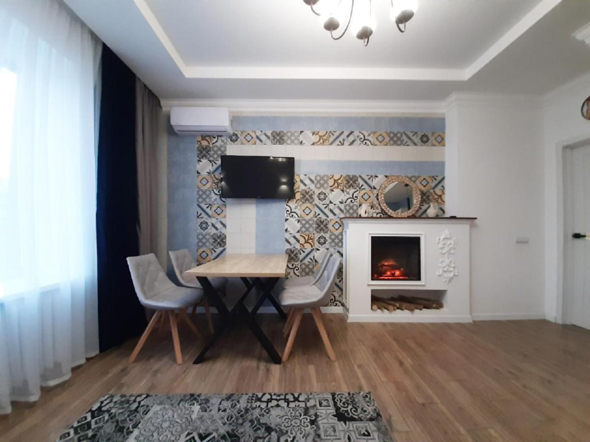 2 Bdr Apartment Near Gorky Park, Center Kharkiv Exterior photo